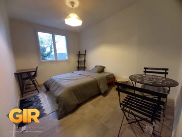 Cheap private room in Rennes