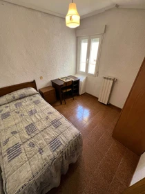 Habitación en alquiler con cama doble Zaragoza