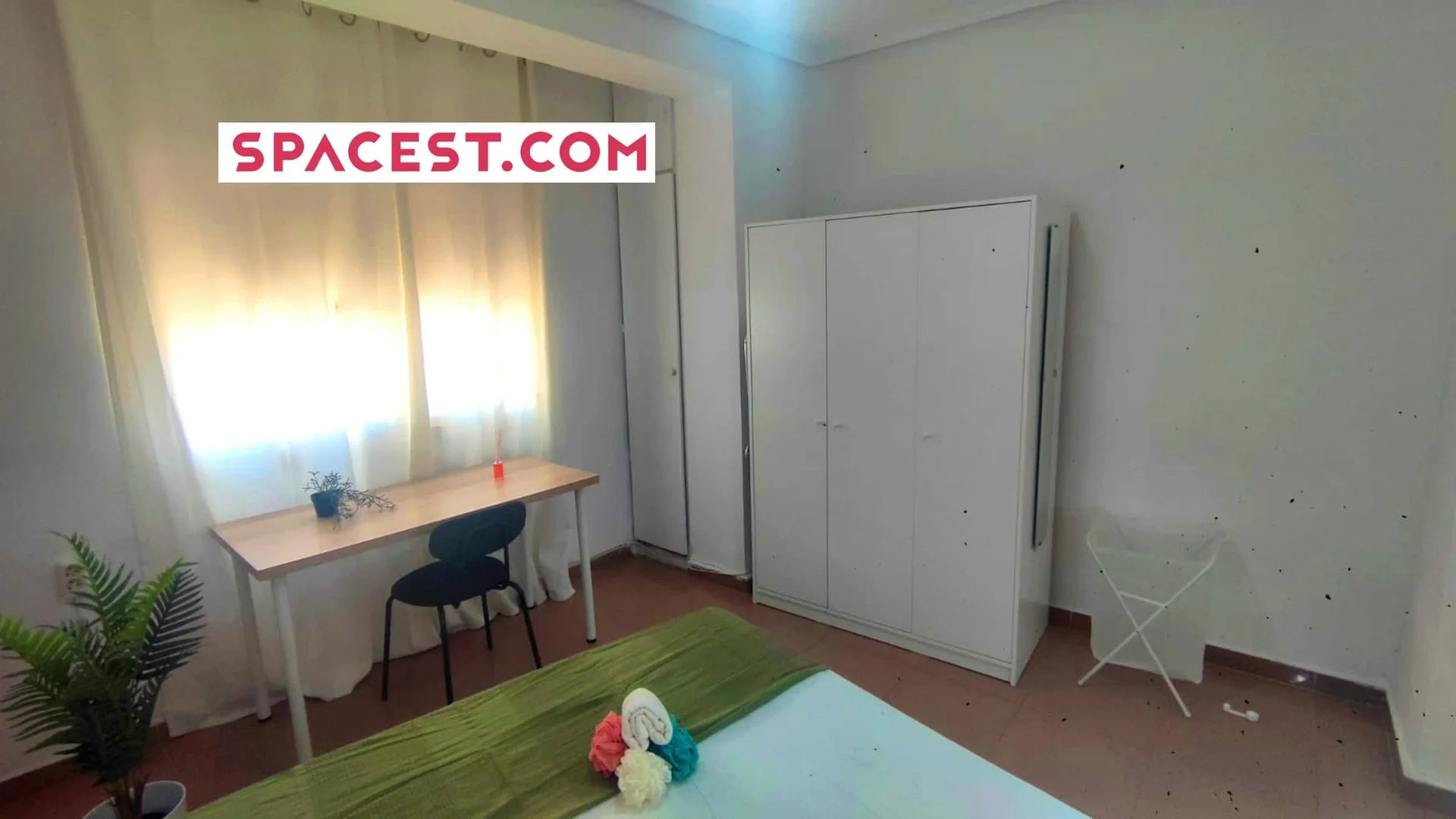 Economical student room with convenient location in 