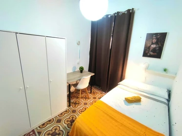 Quarto barato em Almeria