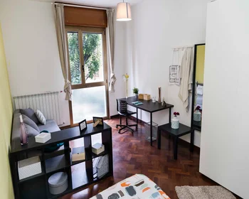 Habitación privada en Viale Giovanni Vicini, imagen 2 de 33