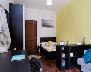 Habitación privada en Viale Giovanni Vicini, imagen 3 de 33
