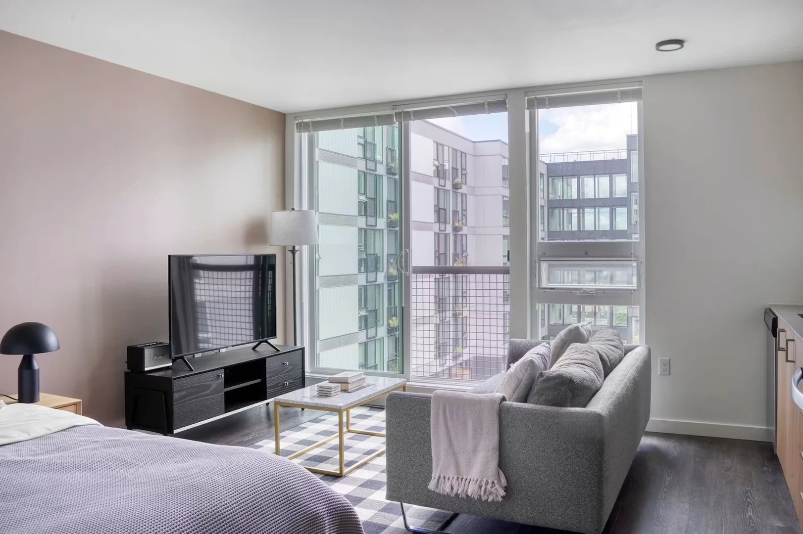 23rd Avenue, Central District