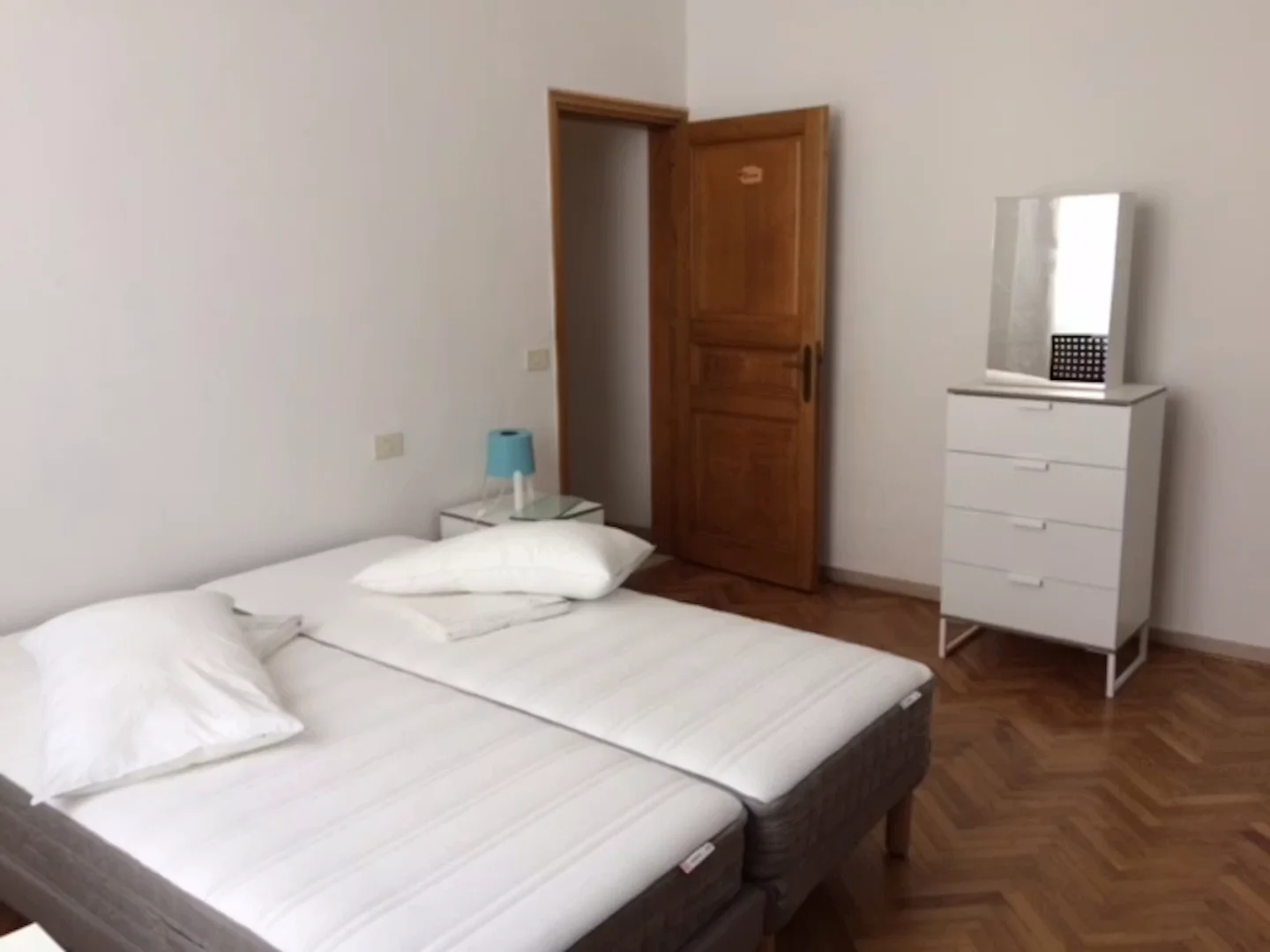 Habitación en apartamento estudiantil en alquiler en , completamente amueblado