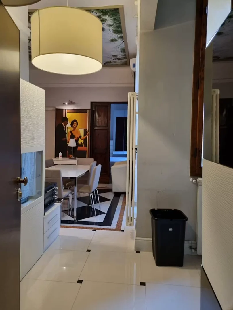 Chambre d'étudiant à avec espace d'étude et installations communes