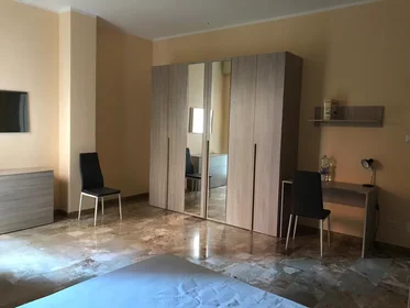 Quarto privado em Via Renata di Francia, , imagem 6 de 10