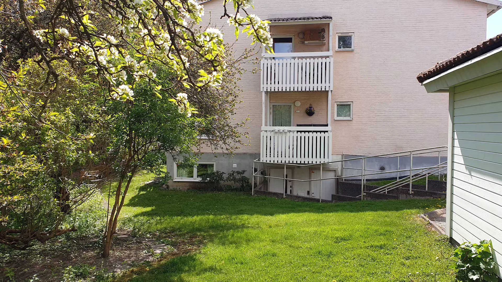 Habitación estudiantil luminosa y aireada con fácil acceso a la universidad en