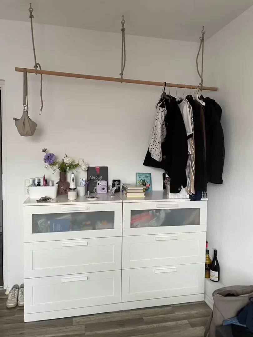 Functional student room perfect for studying in 