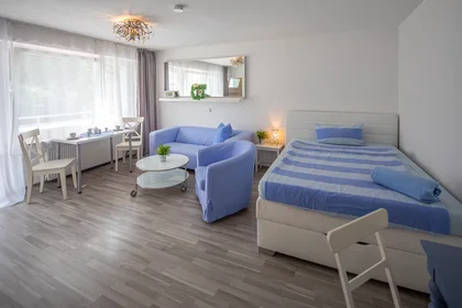 Appartamento intero in Asperger Straße, Stammheim, immagine 1 di 10