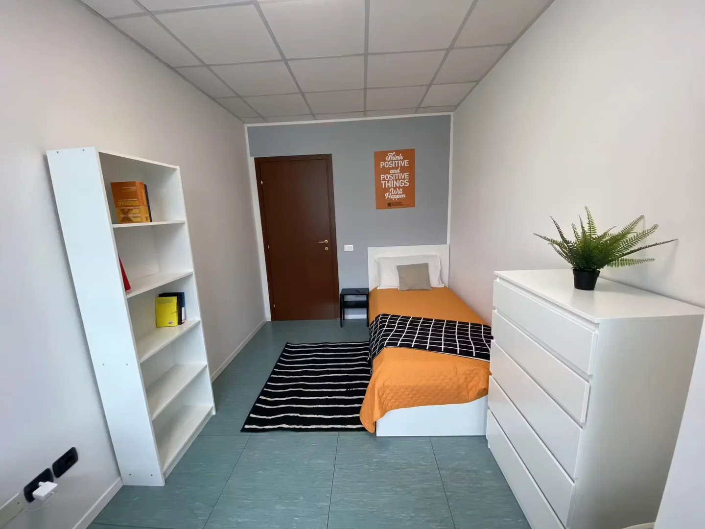 Habitación en apartamento estudiantil en alquiler en , completamente amueblado