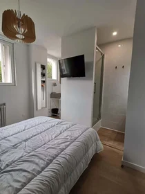 Private room at 16 Rue des Guillemets, 10000 Troyes, France, image 2 of 5