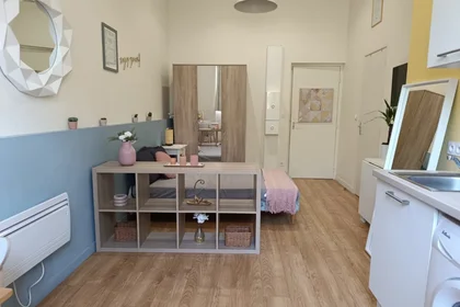 Komplette Wohnung voll möbliert in {area}