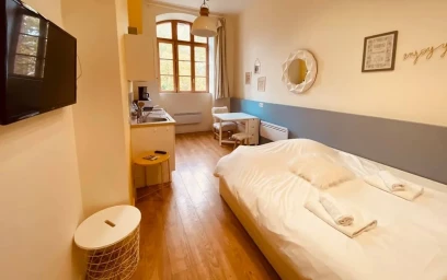 Dairenin tamamı konumu Rue Richelandière 8, 16 31 görüntüsü