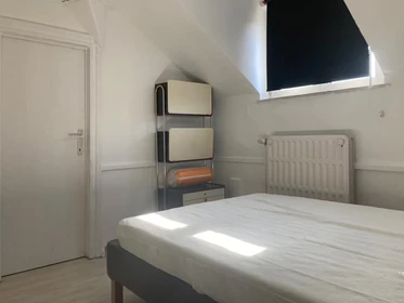 Bright private room in Bruxelles-brussel