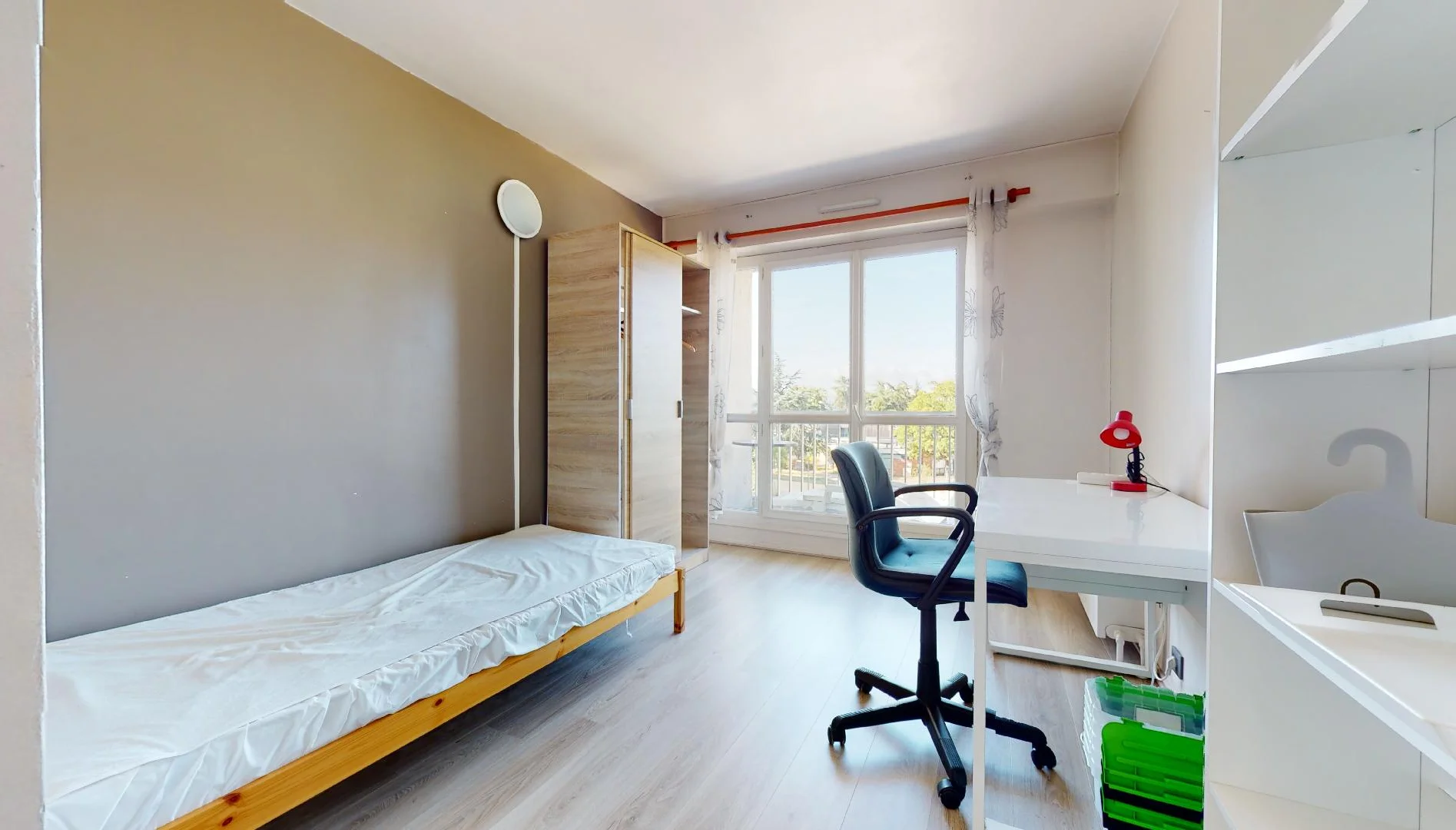 Habitación para estudiantes en  con área de estudio y facilidades compartidas