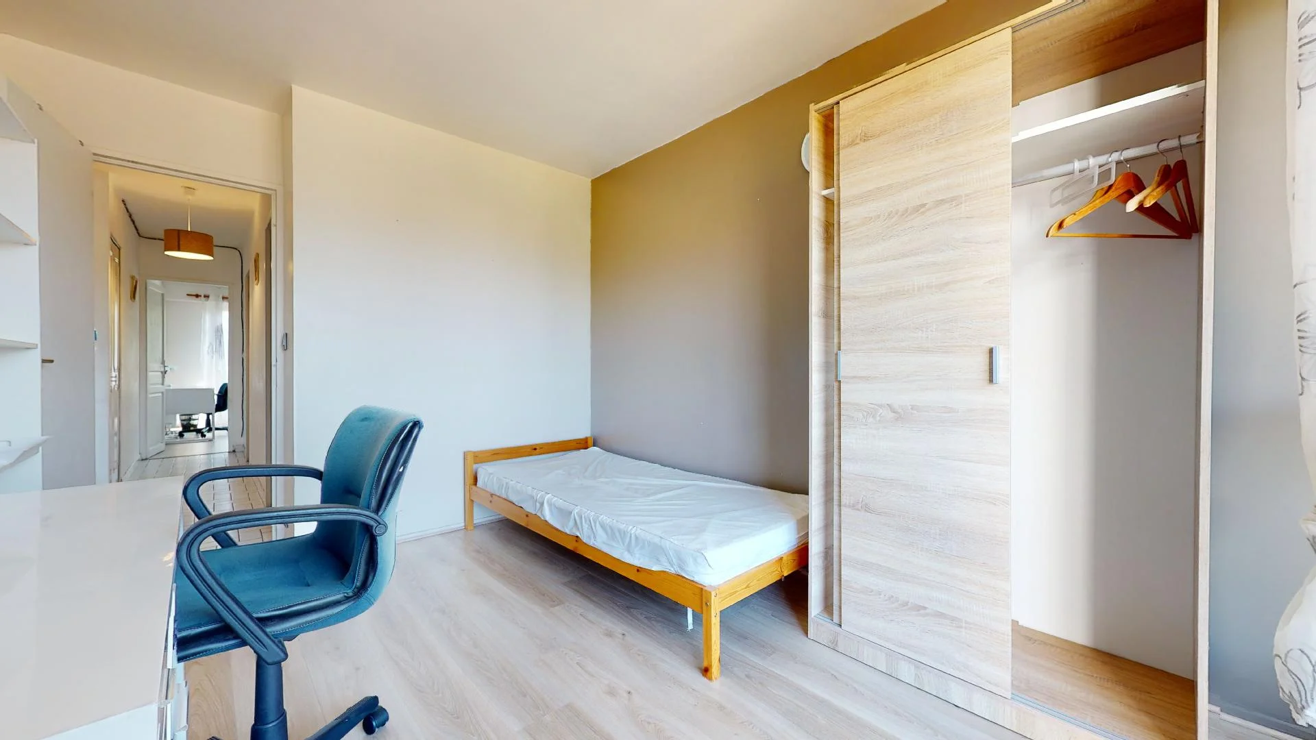 Habitación estudiantil económica cerca del campus en 