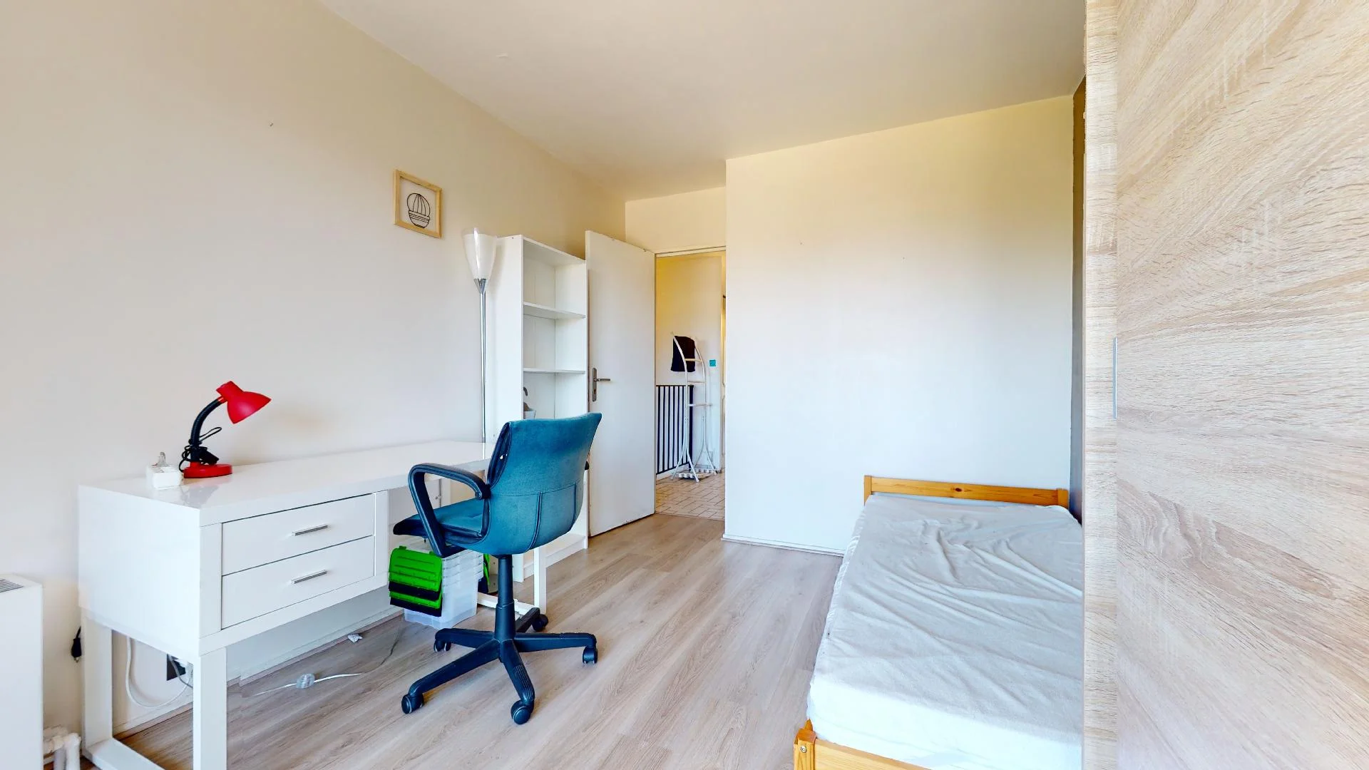 Habitación estudiantil económica cerca del campus en 