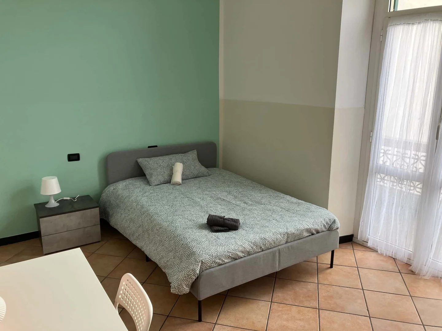 Chambre d'étudiant confortable et spacieuse dans 
