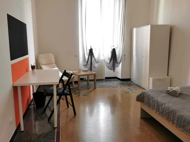 Chambre privée à Via Assarotti, 18a/11, 16126 Genova GE, Italy, image 1 de 8