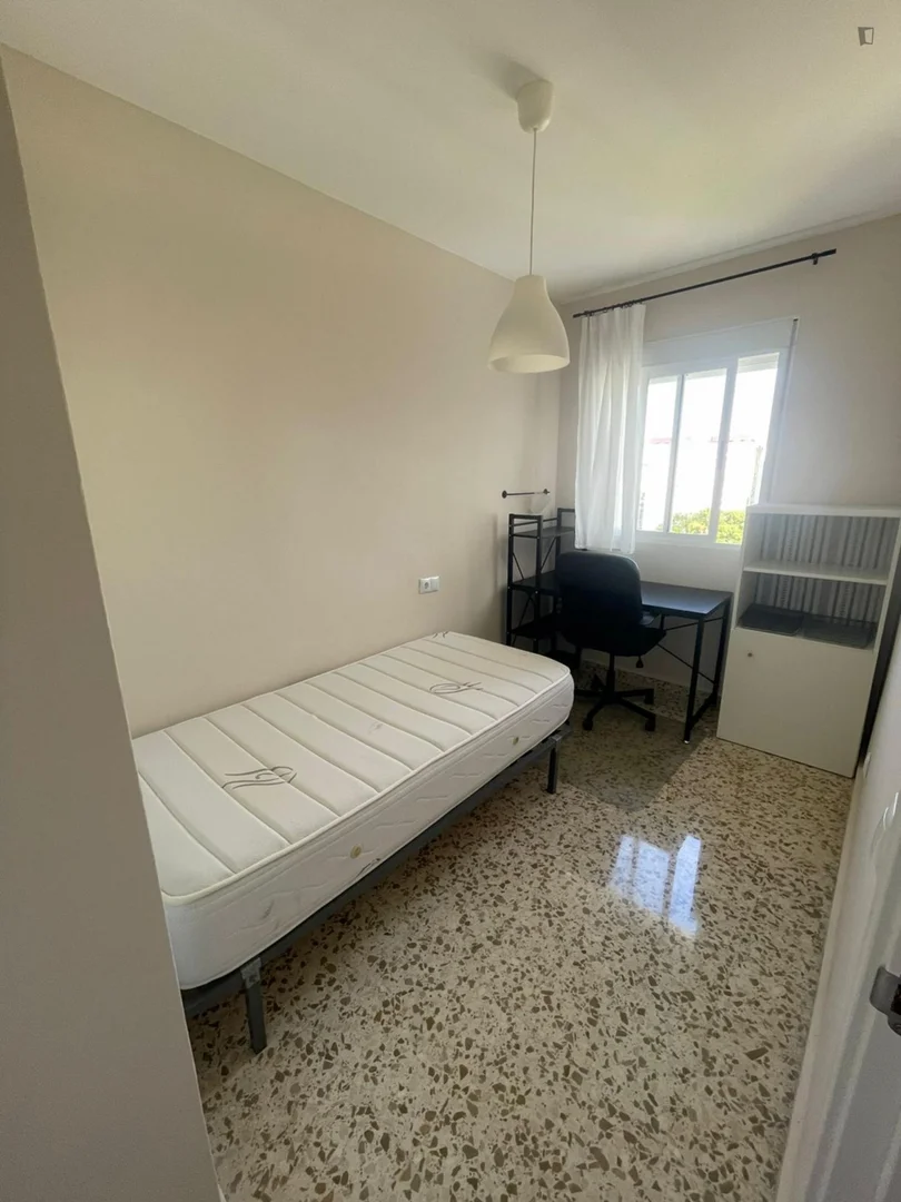 Habitación en apartamento estudiantil en alquiler en , completamente amueblado