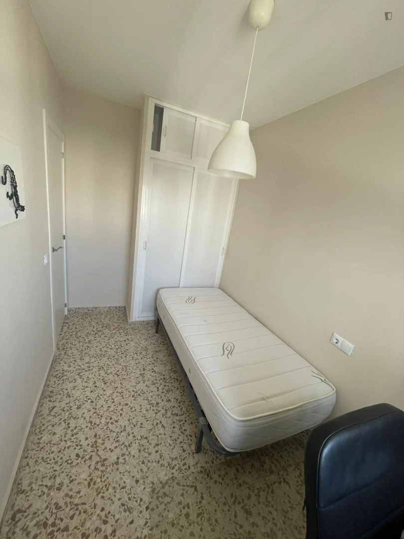 Habitación en apartamento estudiantil en alquiler en , completamente amueblado