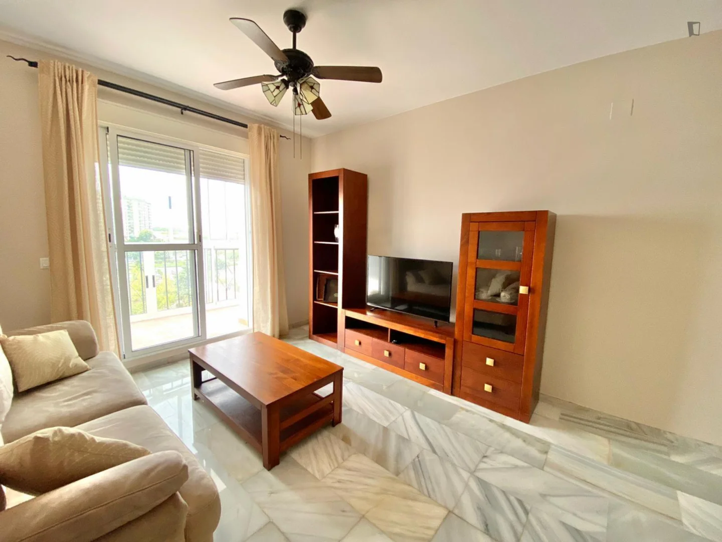 Habitación estudiantil económica con ubicación conveniente en 