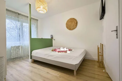 Quarto privado em 25 Av. Louise Michel, 59000 Lille, France, imagem 1 de 10