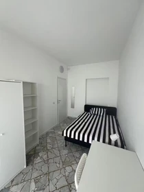 Room for rent in a shared flat in Bari