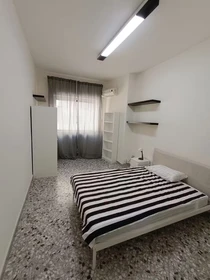 Bright private room in Bari