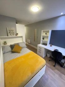 Zimmer mit Doppelbett zu vermieten Chester