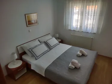 Dairenin tamamı konumu Ulica Hrvoja Ćustića 4, 6 10 görüntüsü