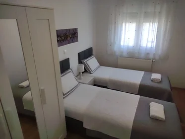Dairenin tamamı konumu Ulica Hrvoja Ćustića 4, 8 10 görüntüsü