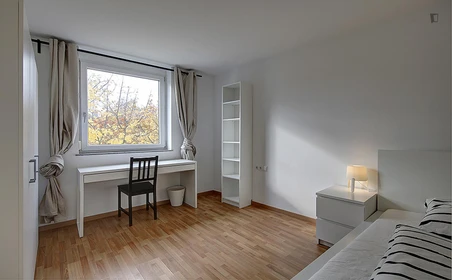 Zimmer mit Doppelbett zu vermieten Stuttgart