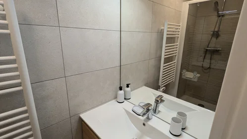 私人房间 在住宅内 在 8 Rue Petit, 6的图像3
