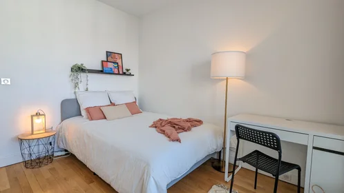 Quarto privado em residência em 95 Rue de Sèvres, imagem 1 de 4