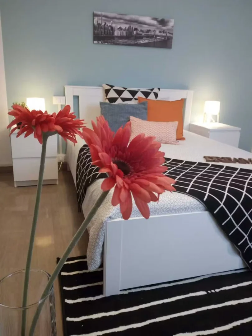 Habitación estudiantil económica con ubicación conveniente en 