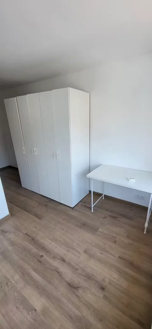 Öğrenciler için rahat oda  bölgesinde mevcut