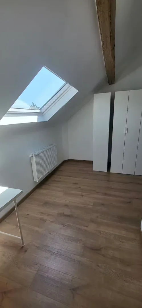 Quarto para alugar em apartamento de estudantes em , totalmente mobilado