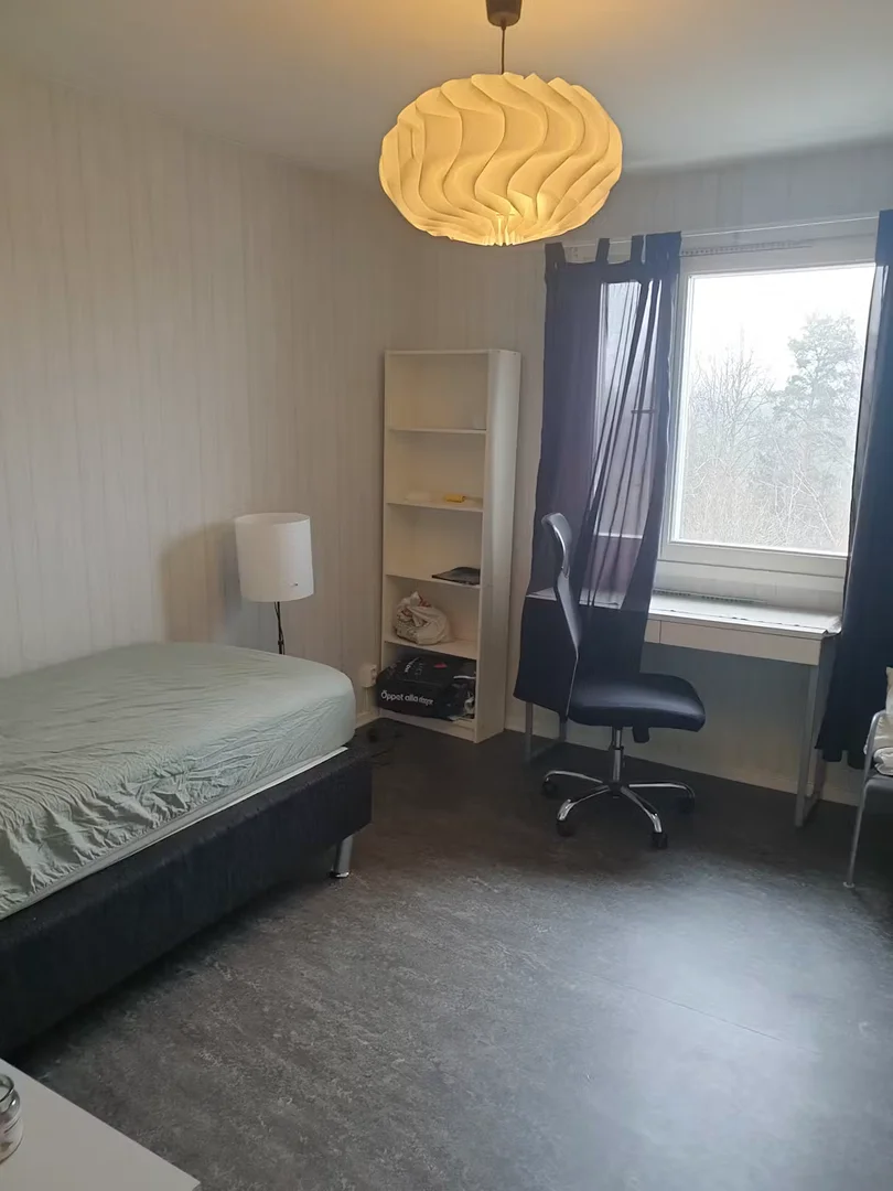 Affordable room for students with ample lighting in 