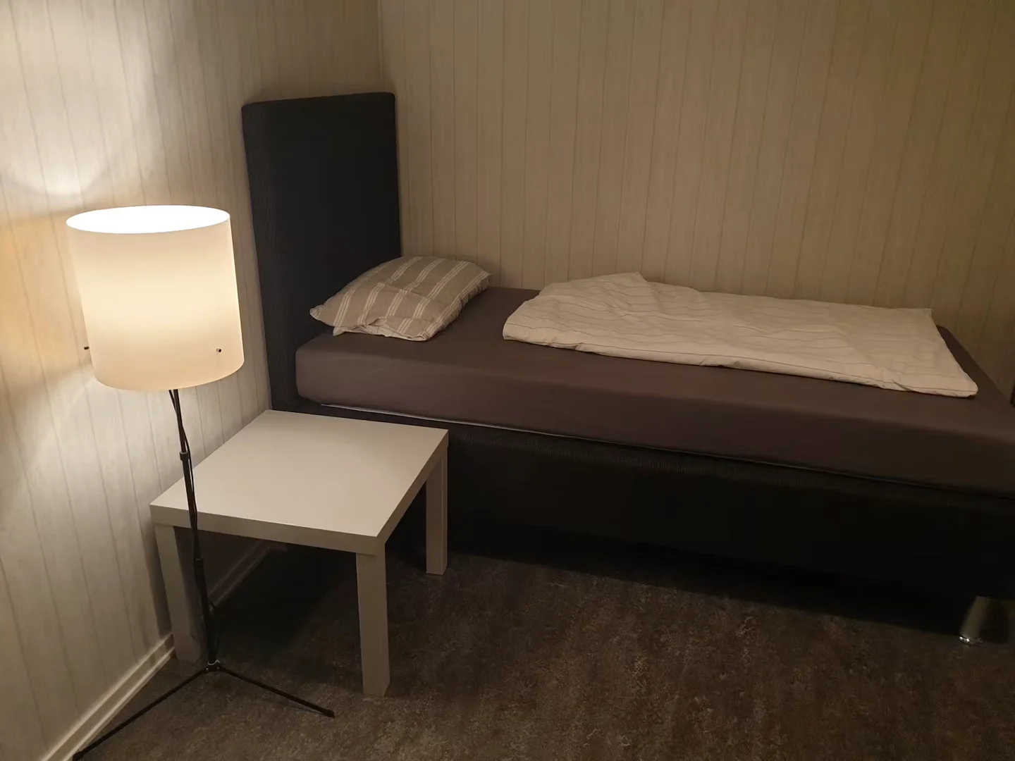 Student-friendly room in  with modern amenities
