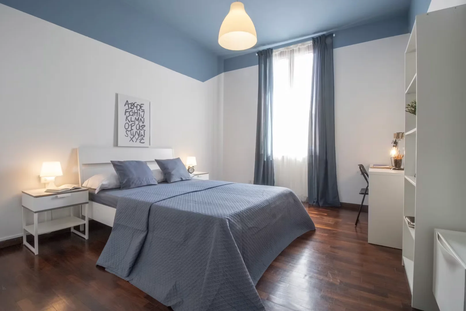 Quarto de estudante funcional perfeito para estudar em