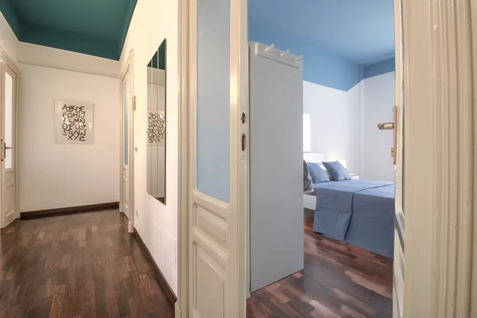 Quarto amigo do estudante em com comodidades modernas