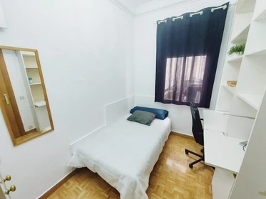 Quarto para alugar com cama de casal em Madrid