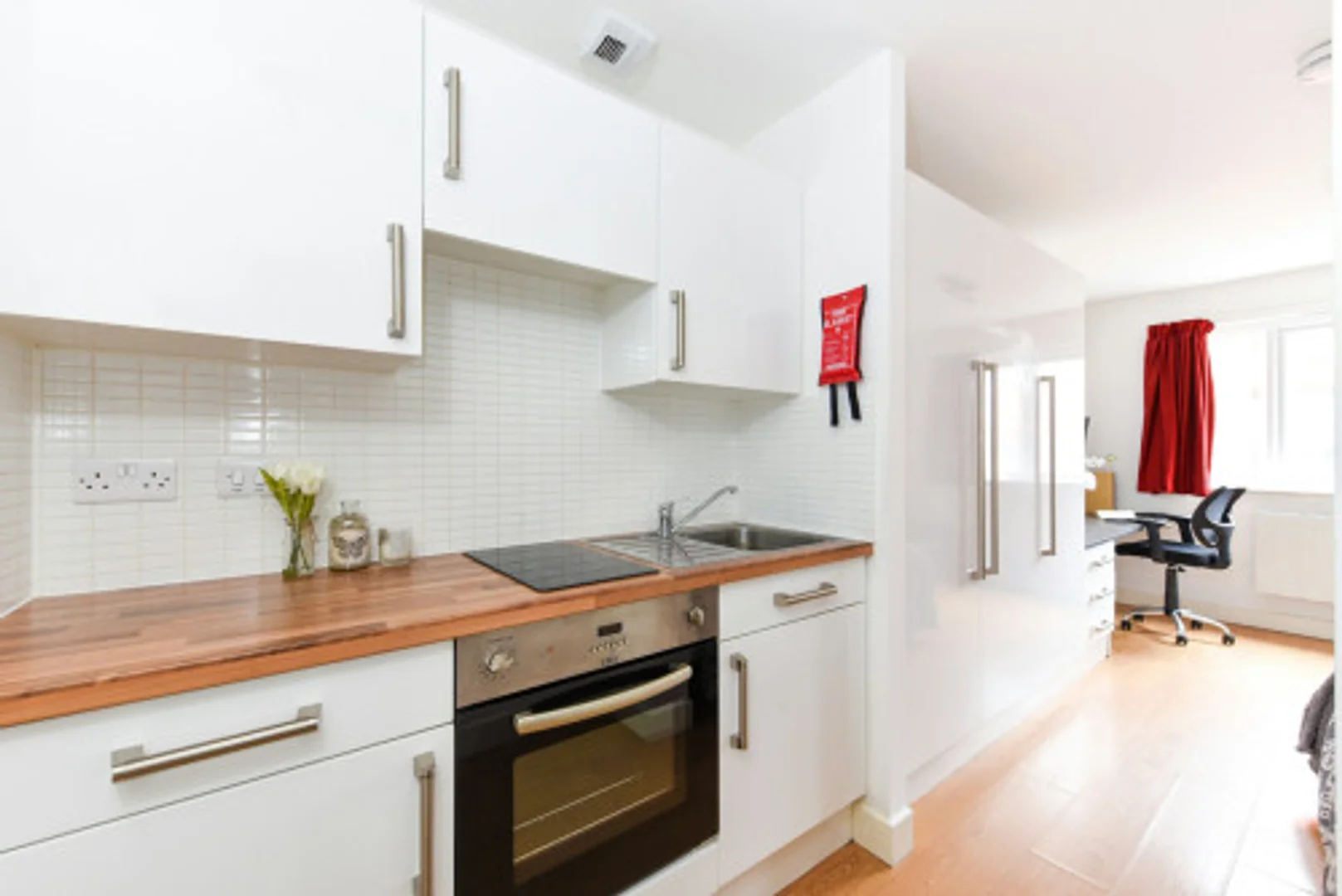 Comfortable and spacious student room in 