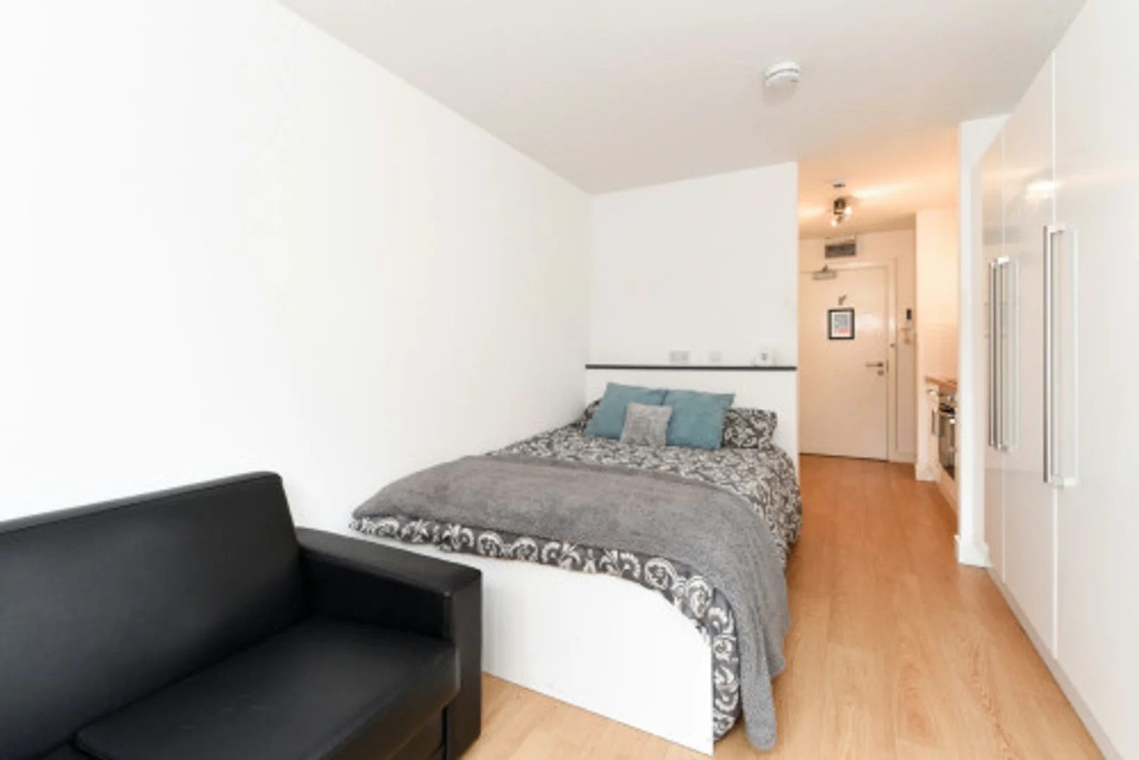 Economical student room with convenient location in 