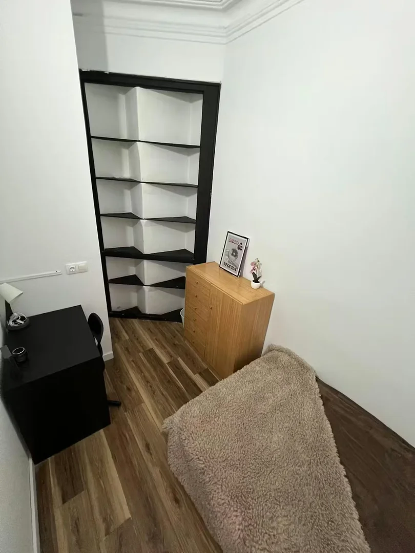 Cozy room for students available in 