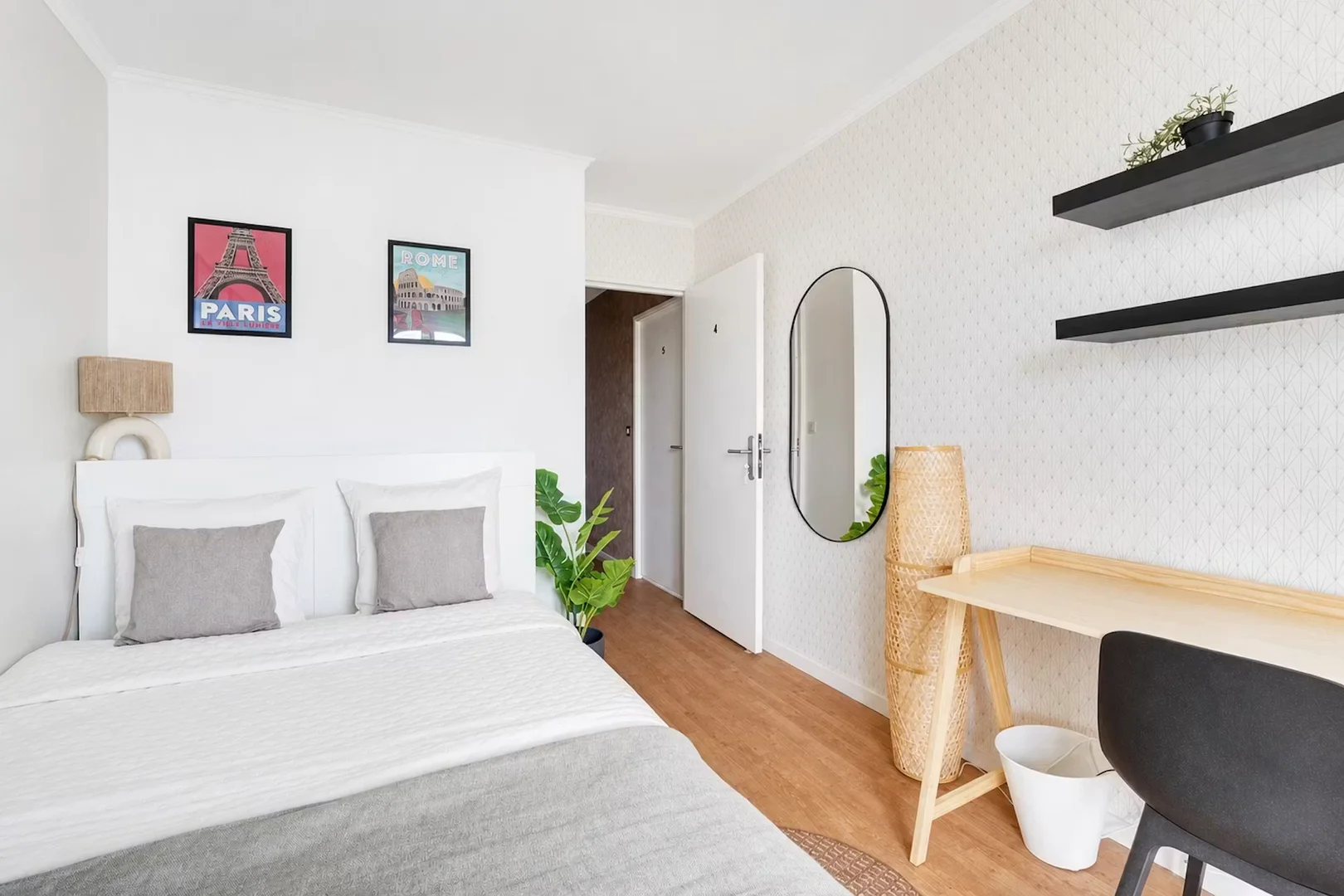 Student-friendly room in  with modern amenities