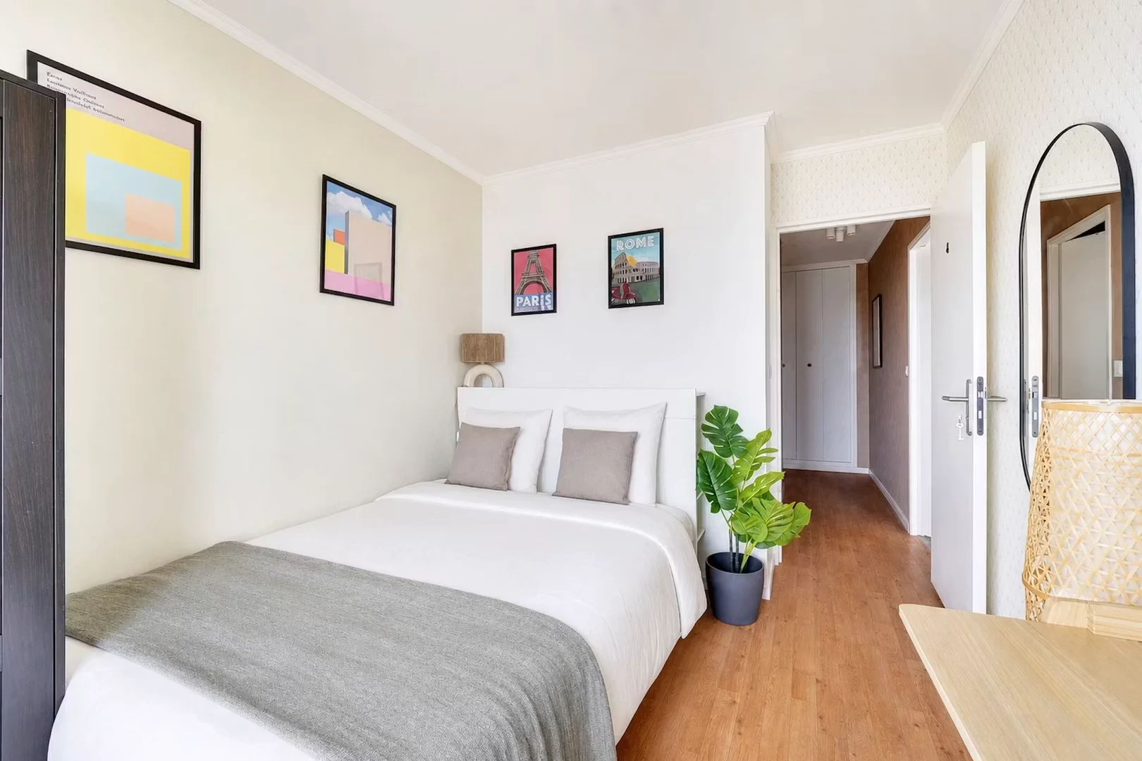 Economical student room with convenient location in 