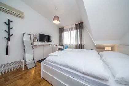 Zimmer mit Doppelbett zu vermieten Zagreb