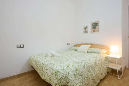 Cheap private room in Barcelona